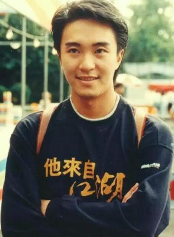 东北屯子里的戏迷小妹到赵本山嫡传弟子弃豪门前夫后嫁高大总裁