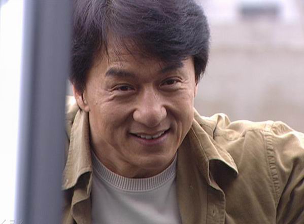 成龙的家史：从陈港生到房道龙的儿子
